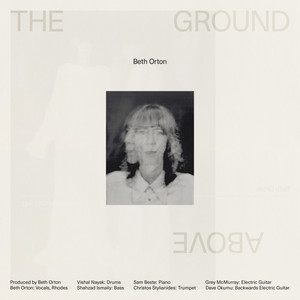 ベス・オートン 4年ぶりの新曲「The Ground Above」公開 - amass