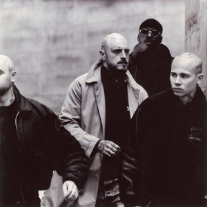 Écouter "Distance" de Django