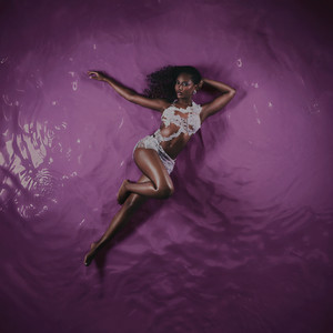 Écouter "Who’s Dat Girl" de Ayra Starr
