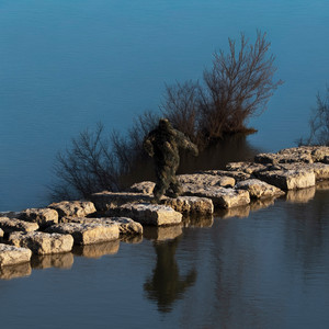 Écouter "Waterfall" de Yebba
