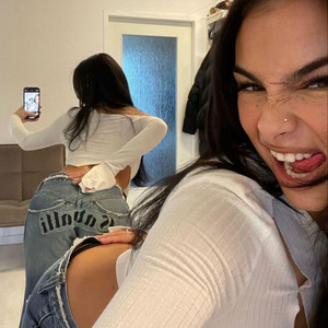 Écouter "ALL THAT SHE WANTS TECHNO" de TEKKNO