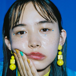 indigo la Endが語る、日本語ポップスの歌詞。歌詞展を巡りながら | CINRA