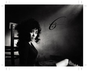 Écouter "Black Happiness" de Yoonmirae