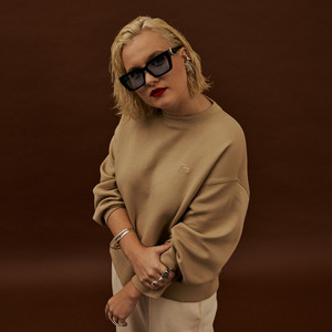 Écouter "Déjà-vu" de Emma Peters