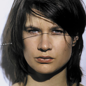 Écouter "Au port" de Camille
