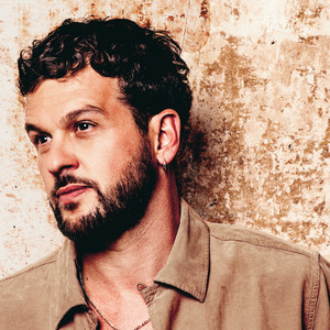 Écouter "Un peu de rêve" de Claudio Capéo