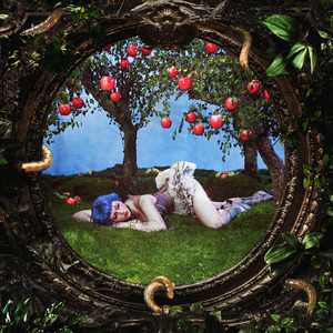 Écouter "Panic Attacks In Paradise" de Ashnikko