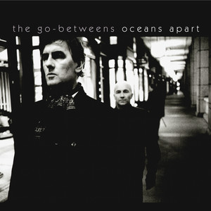 Écouter "The Mountains Near Dellray" de The Go‐Betweens