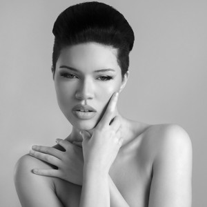 Écouter "Make You Love Me" de Aiyana-Lee