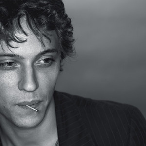 Écouter "La route de nuit" de Raphaël