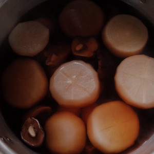 Écouter "Radish" de Crucial Star