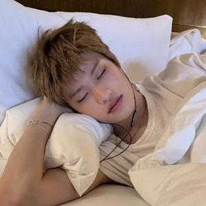 SOHEE lying in bed on his playlist cover