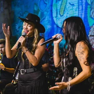 Imagem de Patrícia e Adriana