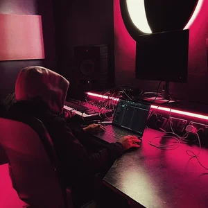 Pyro Xclusive Nabz can't lie I've been heartbroken - playlist by ...