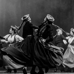 latviešu tautas deju mūzikas apkopojums — cover art