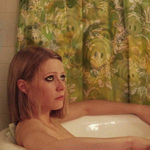 gwyneth paltrow smoking a cig in the bathtub - playlist by Isabel Parigi