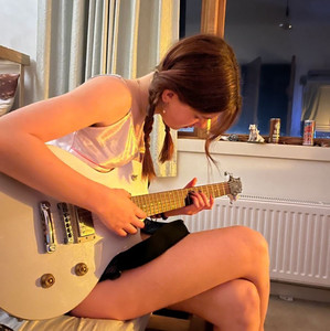 a girl and her guitar - playlist by trinity | Spotify