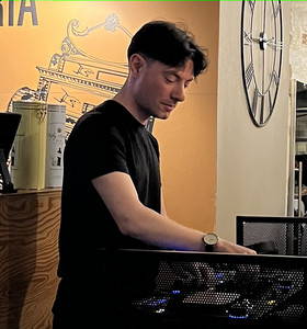 Deep and Chill, Classic House and Relaxing Vibes by Raffaele Petralia cover