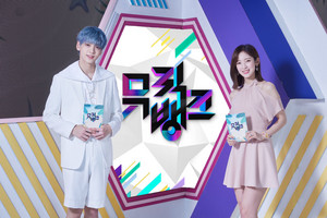 200724 TXT Soobin & OMG Arin - Music Bank MC special stage