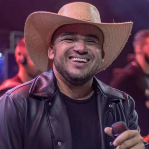 Júnior Viana - Mas Ele Não Entende No Tempo Dele Não Havia Paredão | Tuc Tuc 