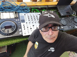 ANDRÉS SALVADOR GÓMEZ-ELECTRO PARTY MÍX 1. — cover art