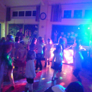 00-s-british-primary-school-disco-playlist-by-mimi-spotify