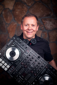 Dance Party Iceland  Dj Áki  — cover art