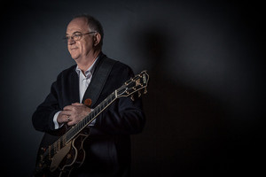 洋楽 turn Robbie McIntosh books up for the