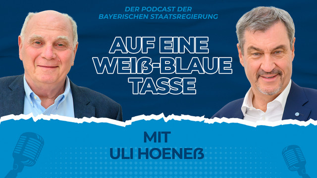 Auf eine weiß-blaue Tasse