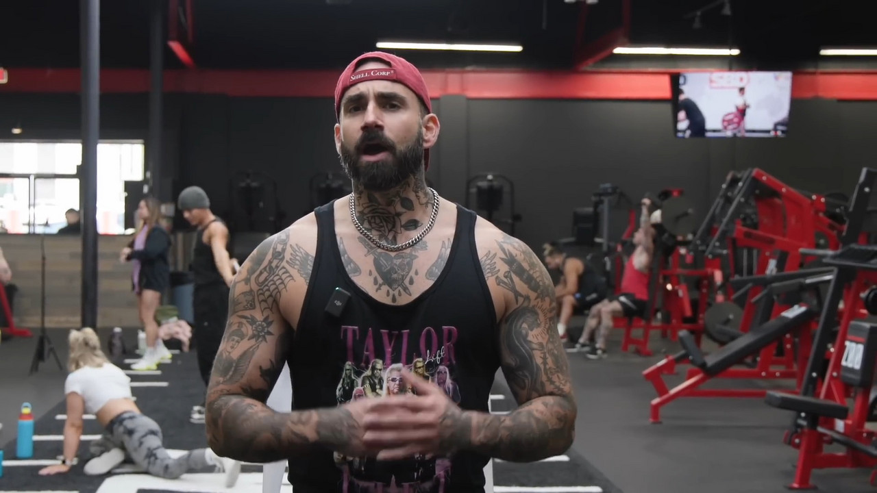 How to Lift Next to a Girl Without Getting Canceled - BroScienceLife ...